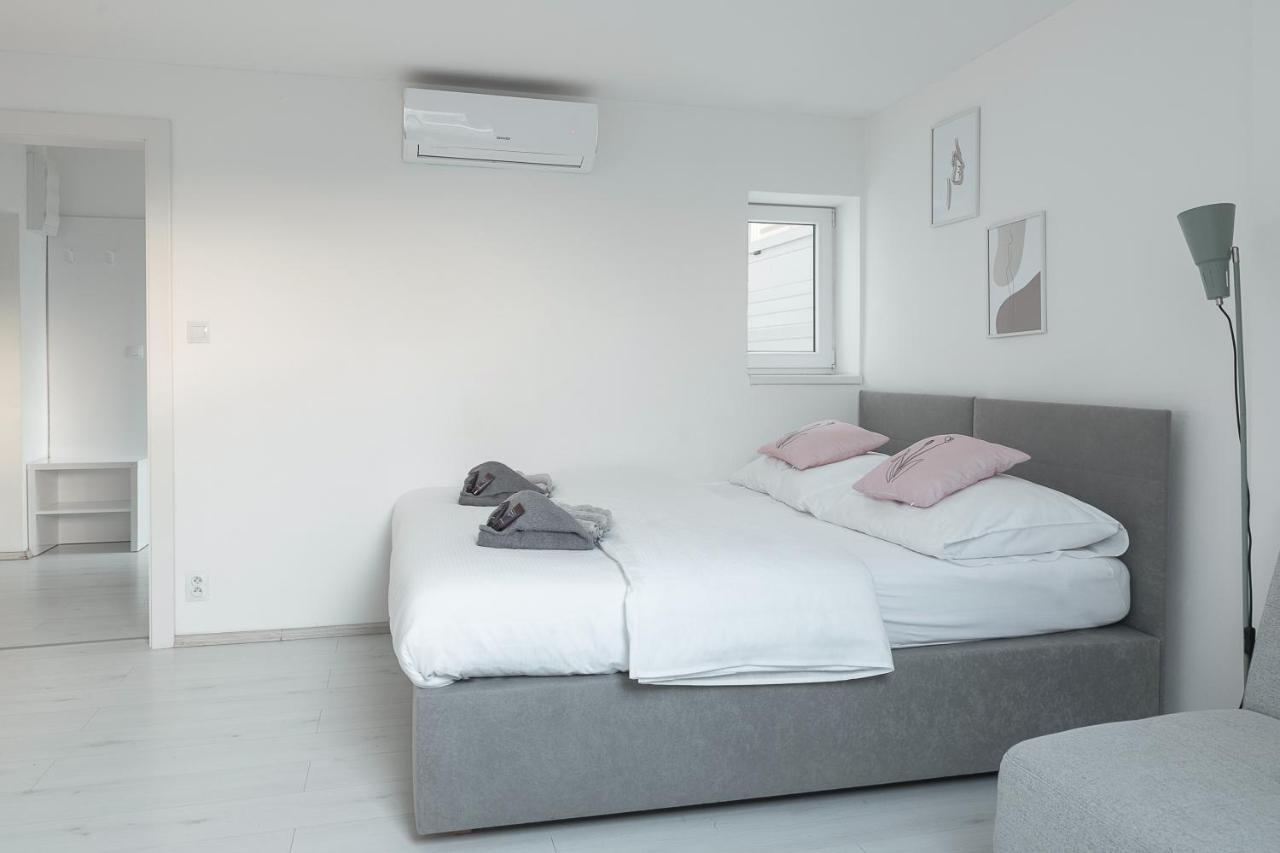 Skolska Winter Terrace Apartment 프라하 외부 사진